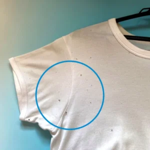 衣類に小さなゴミが付く